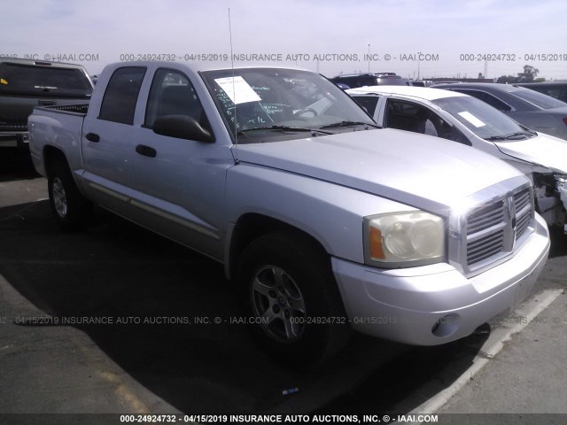 1D7HE48N55S272959 - 2005 DODGE DAKOTA QUAD SLT SILVER photo 1