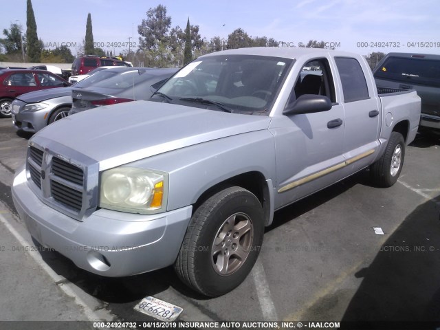 1D7HE48N55S272959 - 2005 DODGE DAKOTA QUAD SLT SILVER photo 2