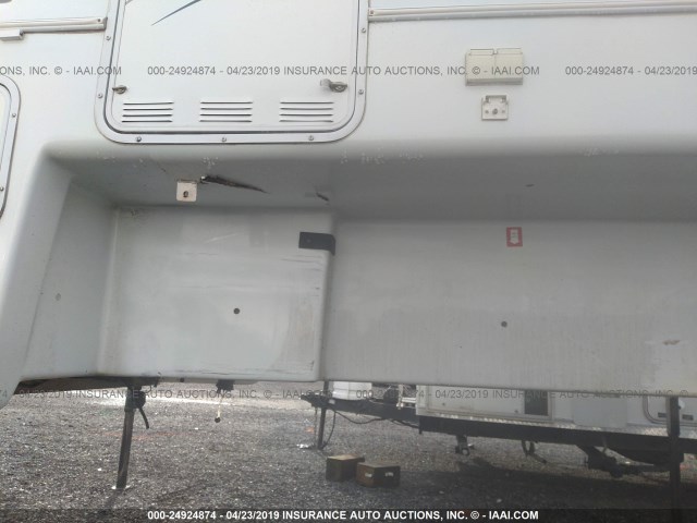 2GVC106B11S011129 - 2001 BIGFOOT CAMPER  WHITE photo 6
