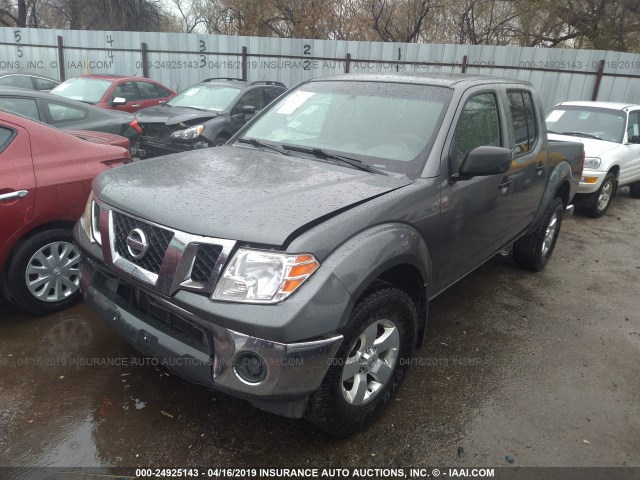 1N6AD07W89C420438 - 2009 NISSAN FRONTIER CREW CAB SE/LE/NISMO GRAY photo 2