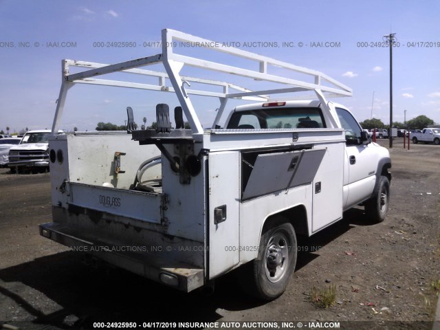 1GBHC24U62E271559 - 2002 CHEVROLET SILVERADO C2500 HEAVY DUTY WHITE photo 4