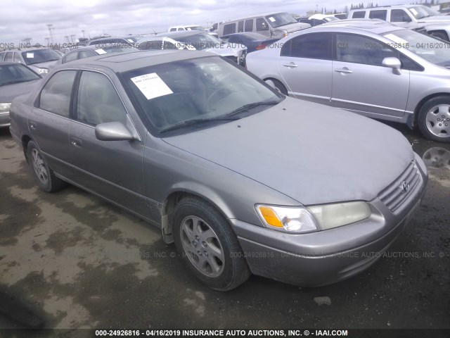 JT2BF28K4X0149586 - 1999 TOYOTA CAMRY LE/XLE Gold Foto 1