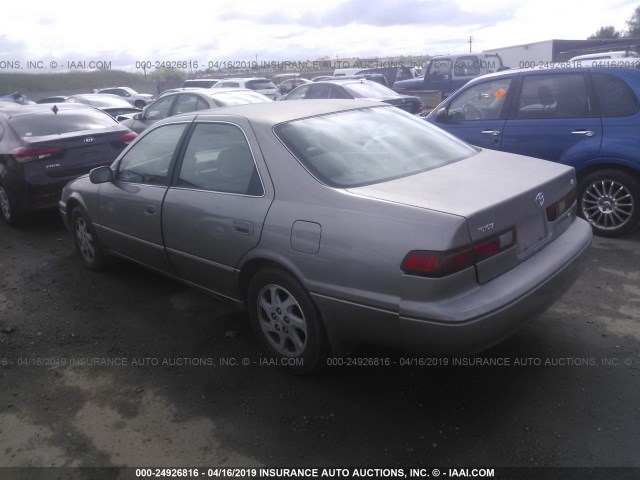 JT2BF28K4X0149586 - 1999 TOYOTA CAMRY LE/XLE GOLD photo 3