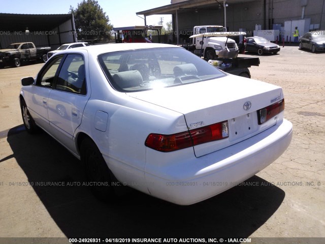 4T1BF28K7YU934973 - 2000 TOYOTA CAMRY LE/XLE WHITE photo 3