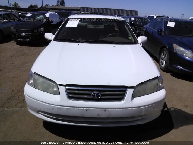 4T1BF28K7YU934973 - 2000 TOYOTA CAMRY LE/XLE WHITE photo 6