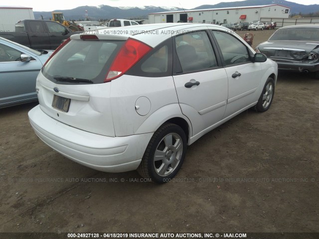 1FAHP37N97W227041 - 2007 FORD FOCUS ZX5/S/SE/SES WHITE photo 4