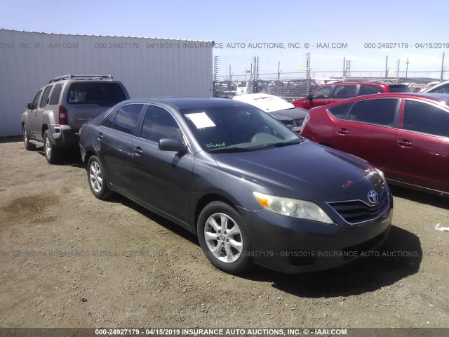 4T1BF3EK8BU215796 - 2011 TOYOTA CAMRY SE/LE/XLE GRAY photo 1