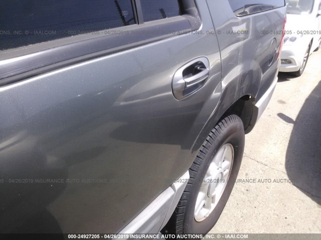 1FMPU15585LA53074 - 2005 FORD EXPEDITION XLT GRAY photo 6