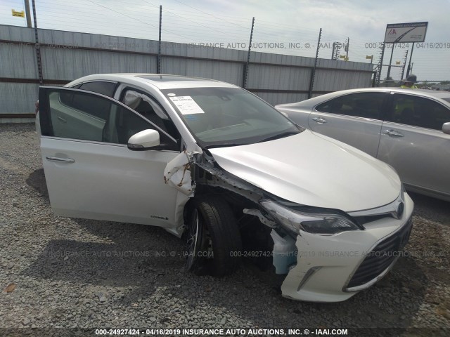 4T1BD1EB1JU060873 - 2018 TOYOTA AVALON HYBRID/PLUS/XLE PREM/LTD WHITE photo 1