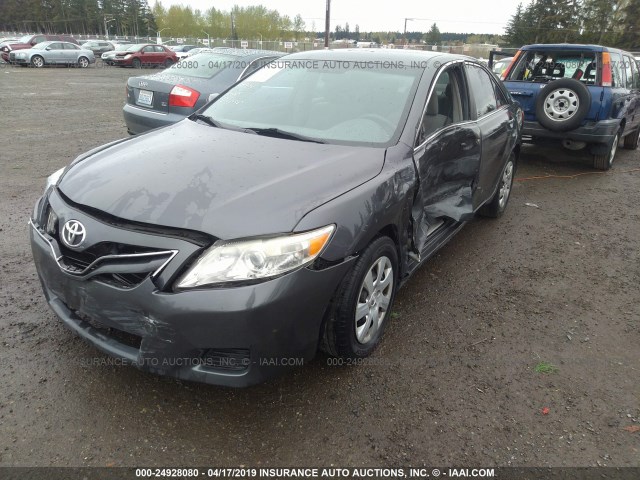 4T1BF3EK7BU599599 - 2011 TOYOTA CAMRY SE/LE/XLE GRAY photo 2