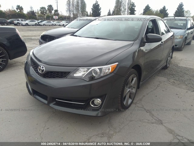 4T1BK1FK1CU008912 - 2012 TOYOTA CAMRY SE/XLE GRAY photo 2