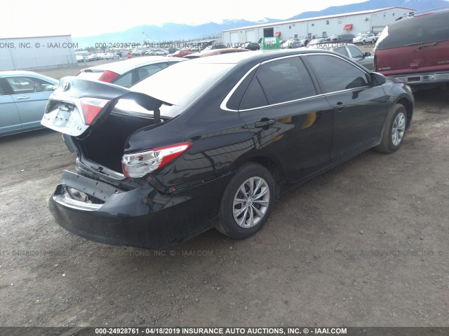 4T1BF1FK3FU038440 - 2015 TOYOTA CAMRY LE/XLE/SE/XSE შავი ფოტო 4