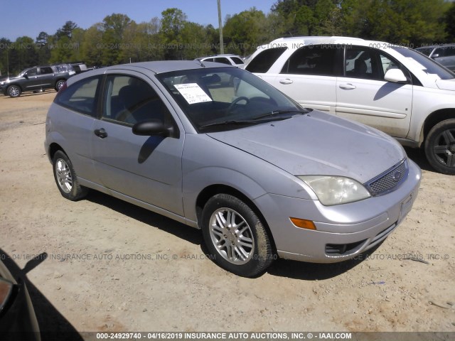 3FAFP31N45R145735 - 2005 FORD FOCUS ZX3 SILVER photo 1