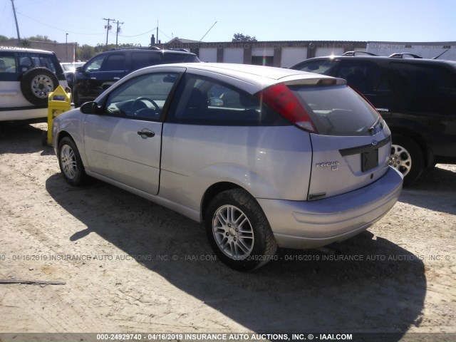 3FAFP31N45R145735 - 2005 FORD FOCUS ZX3 SILVER photo 3