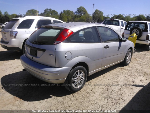 3FAFP31N45R145735 - 2005 FORD FOCUS ZX3 SILVER photo 4