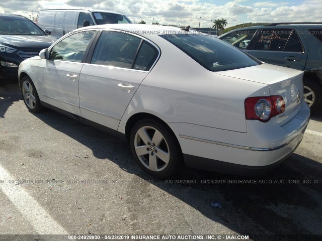 WVWAK73C98E097310 - 2008 VOLKSWAGEN PASSAT KOMFORT WHITE photo 3