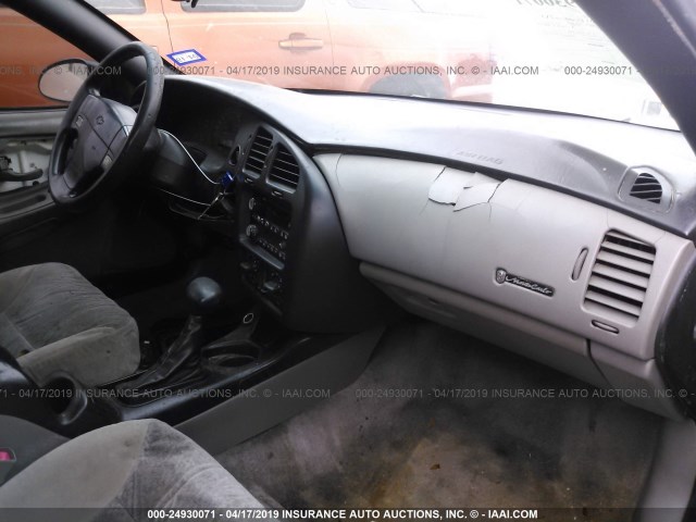 2G1WW12E659202662 - 2005 CHEVROLET MONTE CARLO LS თეთრი ფოტო 5