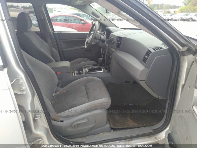 1J8GR48K17C677822 - 2007 JEEP GRAND CHEROKEE LAREDO/COLUMBIA/FREEDOM 银色 照片 5