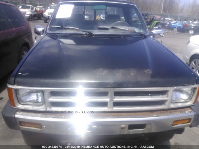 JT4RN63A3J0228026 - 1988 TOYOTA PICKUP RN63 STD BLACK photo 6