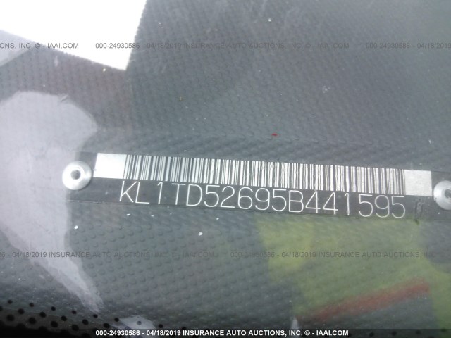 KL1TD52695B441595 - 2005 CHEVROLET AVEO LS RED photo 9