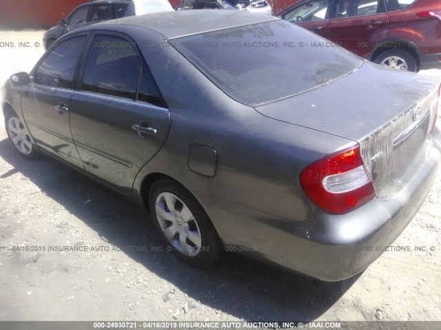 4T1BE32K62U526716 - 2002 TOYOTA CAMRY LE/XLE/SE GRAY photo 3