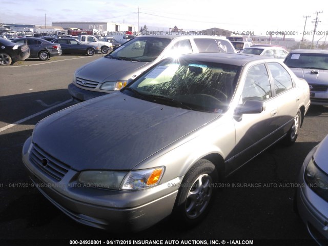 JT2BG22KXX0267082 - 1999 TOYOTA CAMRY LE/XLE BROWN photo 2