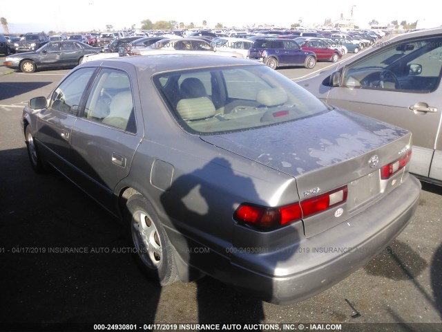 JT2BG22KXX0267082 - 1999 TOYOTA CAMRY LE/XLE BROWN photo 3