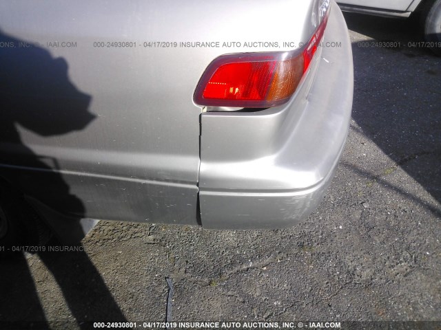 JT2BG22KXX0267082 - 1999 TOYOTA CAMRY LE/XLE BROWN photo 6
