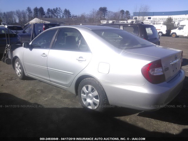 4T1BE32K92U518710 - 2002 TOYOTA CAMRY LE/XLE/SE SILVER photo 3