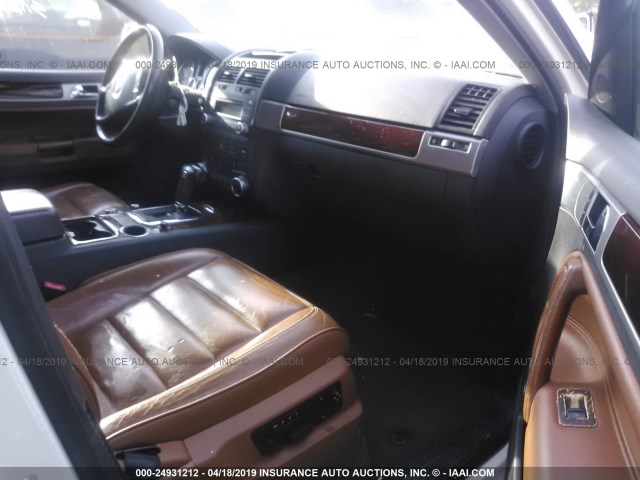 WVGZM77L85D065775 - 2005 VOLKSWAGEN TOUAREG 4.2 WHITE photo 5