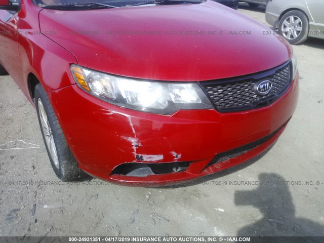 KNAFU4A24D5718260 - 2013 KIA FORTE EX RED photo 6