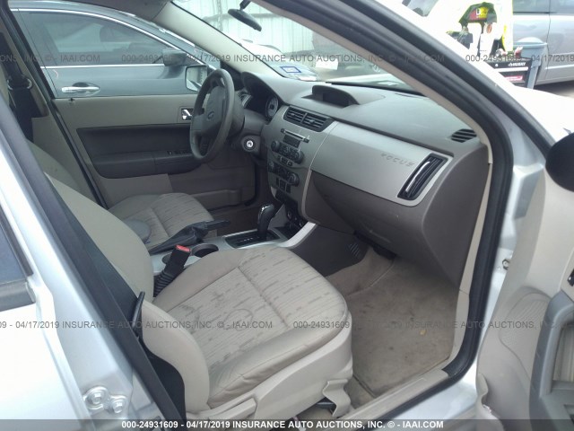 1FAHP35N58W131332 - 2008 FORD FOCUS SE/SEL/SES 银色 照片 5