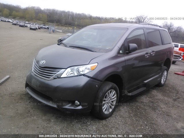 5TDYK3DC8FS601665 - 2015 TOYOTA SIENNA XLE/LIMITED GRAY photo 2