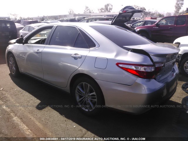 4T1BF1FK7GU139577 - 2016 TOYOTA CAMRY LE/XLE/SE/XSE SILVER photo 3