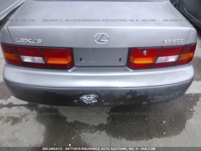 JT8BF28G0X0188404 - 1999 LEXUS ES 300 GRAY photo 6