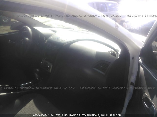 1G1ZC5EB6AF196040 - 2010 CHEVROLET MALIBU 1LT 白色 照片 5