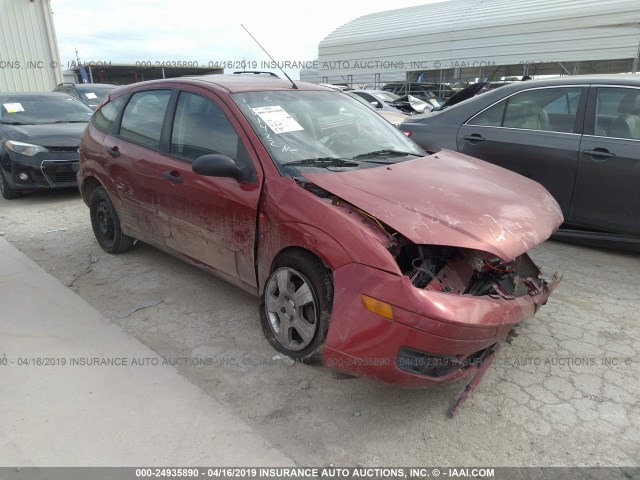 3FAFP37N05R152446 - 2005 FORD FOCUS ZX5 RED photo 1