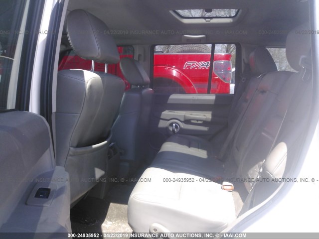 1J8HG48K76C143670 - 2006 JEEP COMMANDER WHITE photo 8