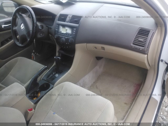 1HGCM56115A030478 - 2005 HONDA ACCORD DX WHITE photo 5