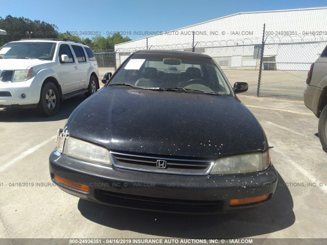 1HGCE6675TA009329 - 1996 HONDA ACCORD EX/EX-R BLACK photo 6