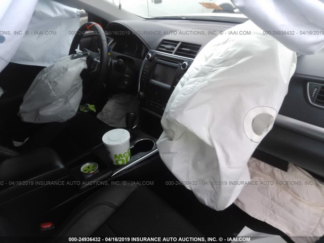 4T1BF1FKXGU511056 - 2016 TOYOTA CAMRY LE/XLE/SE/XSE WHITE photo 5