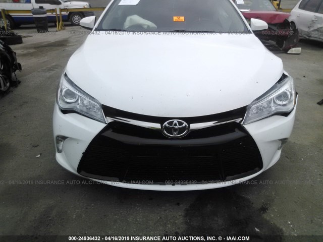 4T1BF1FKXGU511056 - 2016 TOYOTA CAMRY LE/XLE/SE/XSE WHITE photo 6