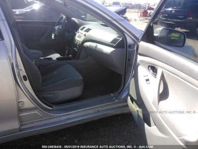 4T1BE46K67U082969 - 2007 TOYOTA CAMRY CE/LE/XLE/SE SILVER photo 5