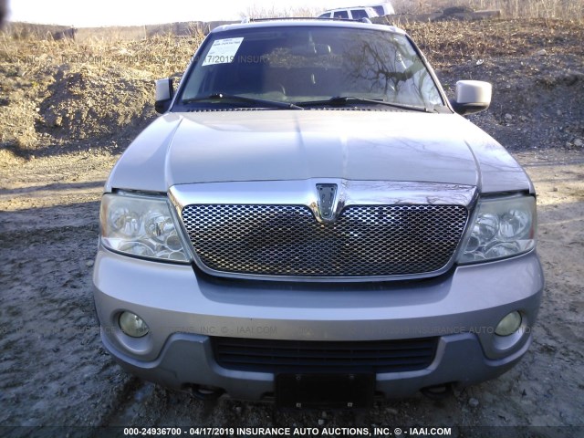 5LMFU28R33LJ38124 - 2003 LINCOLN NAVIGATOR 银色 照片 6