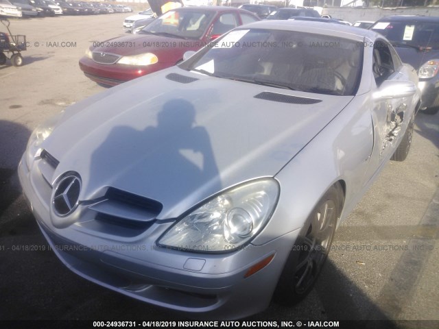 WDBWK56F18F178942 - 2008 MERCEDES-BENZ SLK 350 SILVER photo 2