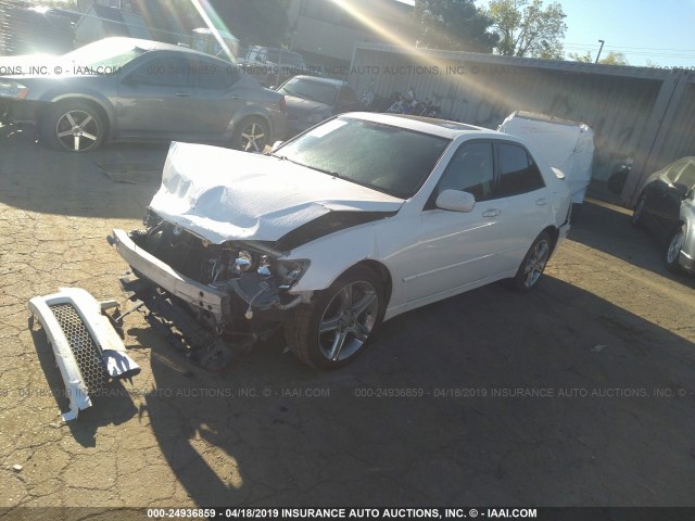 JTHBD192240088335 - 2004 LEXUS IS 300 WHITE photo 2