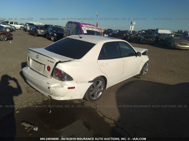 JTHBD192240088335 - 2004 LEXUS IS 300 WHITE photo 4