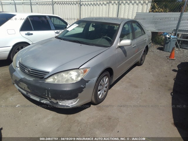 4T1BE32K85U970832 - 2005 TOYOTA CAMRY LE/XLE/SE SILVER photo 2