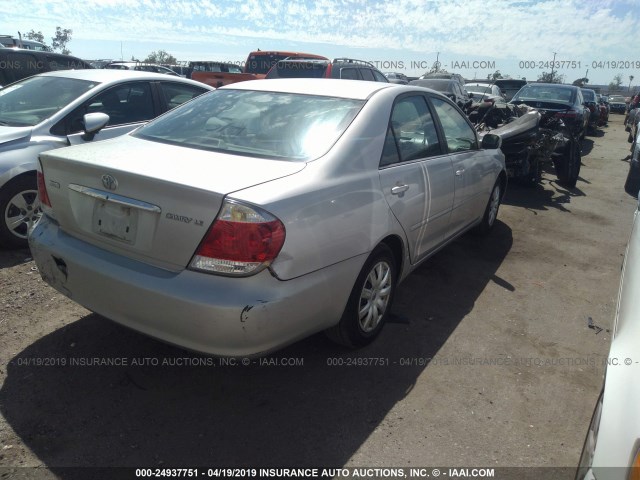 4T1BE32K85U970832 - 2005 TOYOTA CAMRY LE/XLE/SE SILVER photo 4
