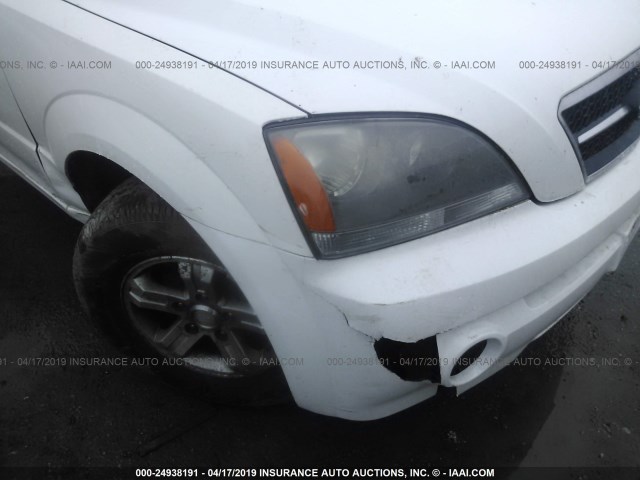 KNDJC733X65530952 - 2006 KIA SORENTO EX/LX WHITE photo 6